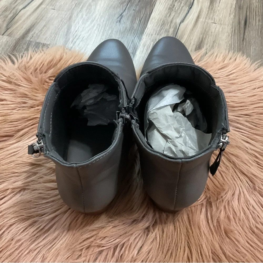 Croft & Borrow Batter Stone Color Gray Bootie Size 9